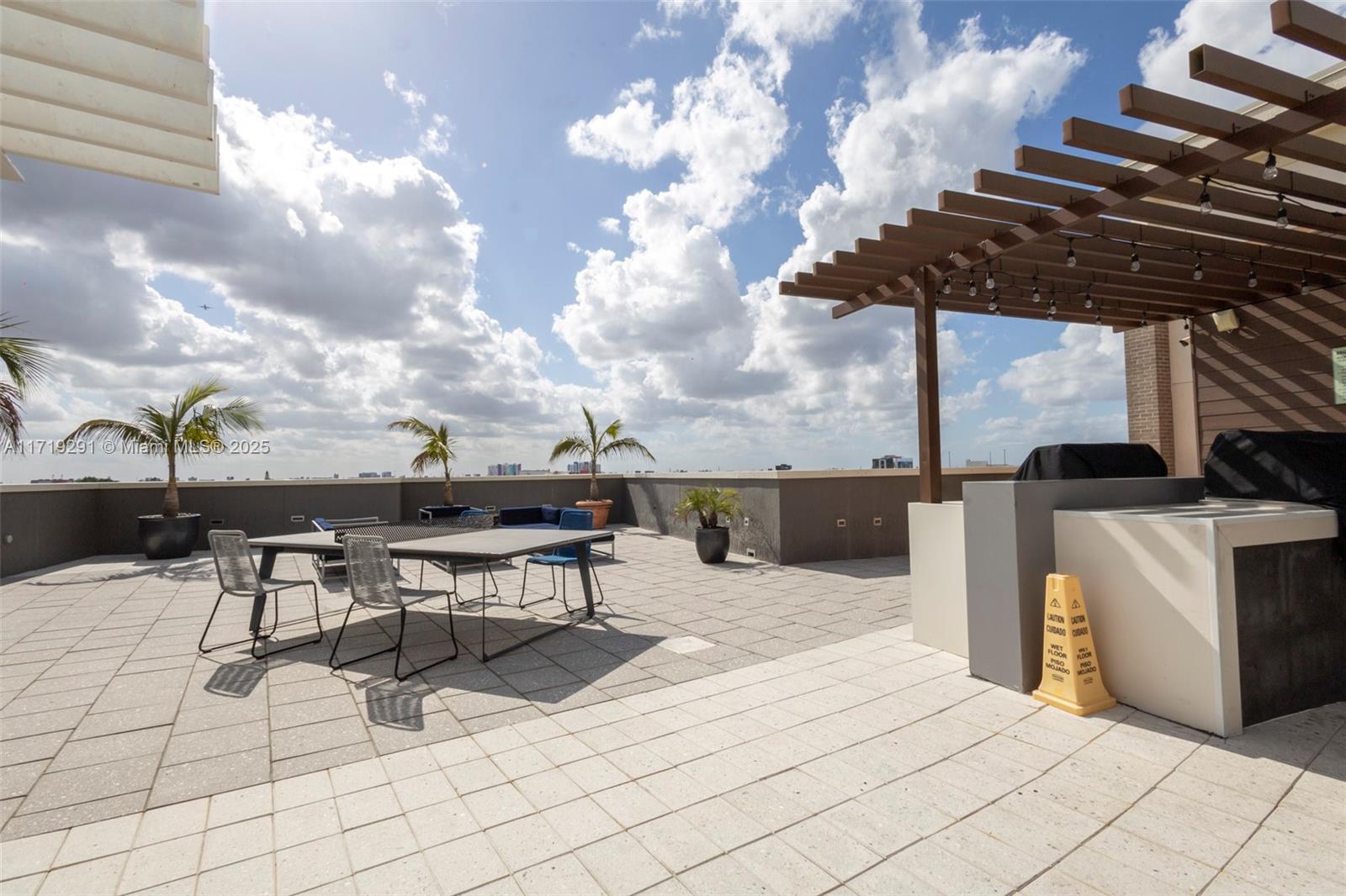 MIDBLOCK MIAMI CONDO - Residential