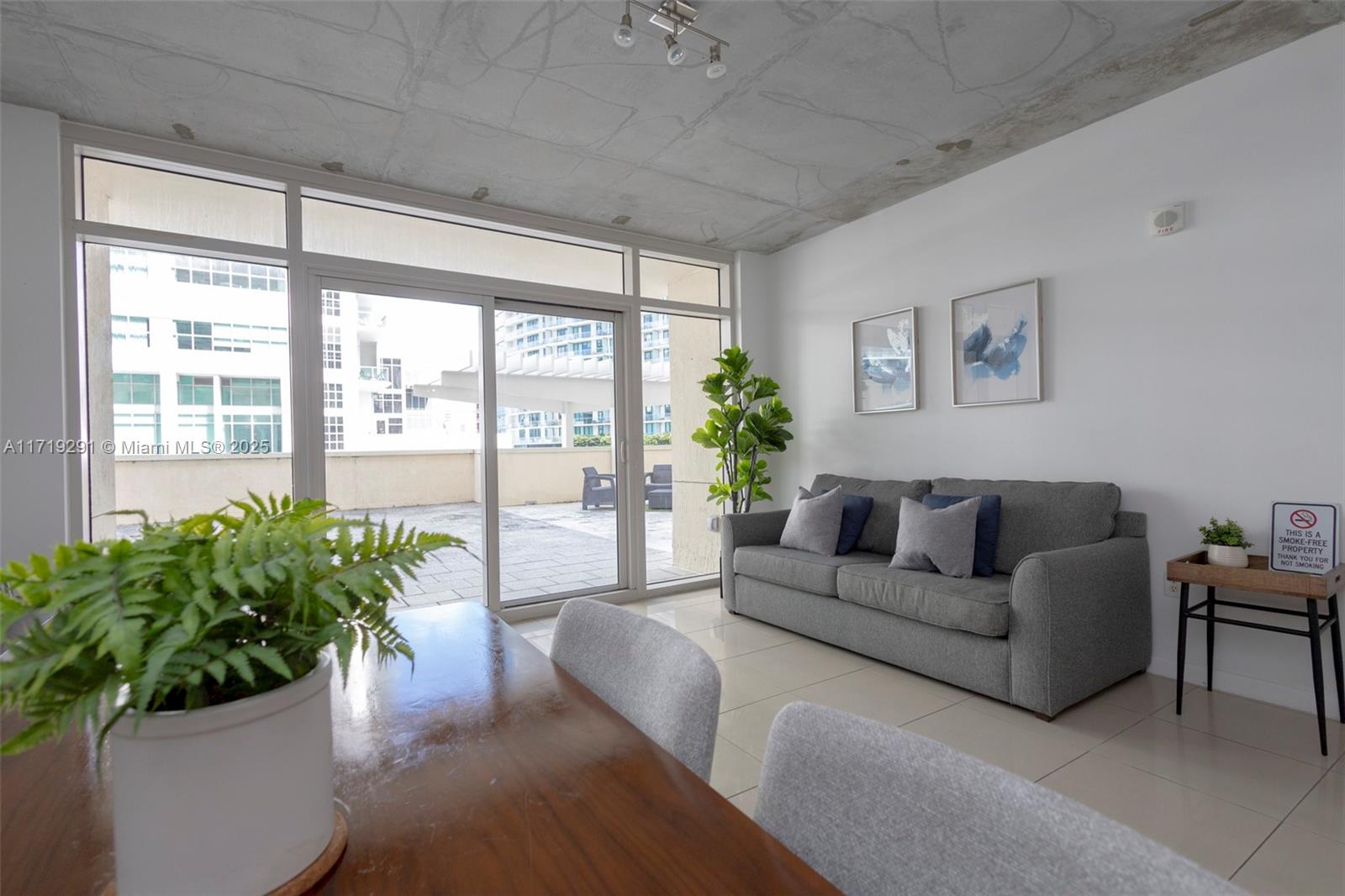 MIDBLOCK MIAMI CONDO - Residential
