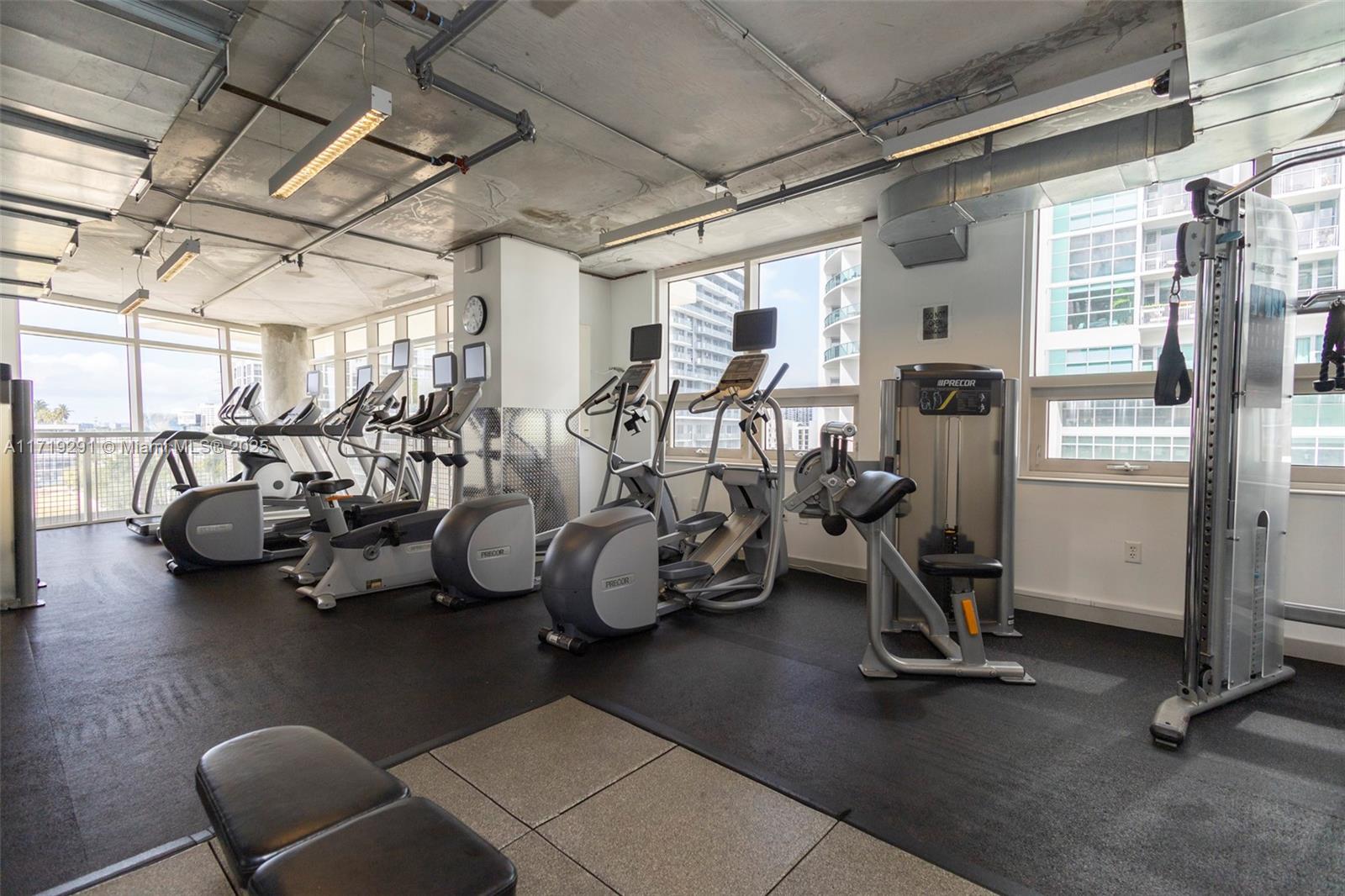 MIDBLOCK MIAMI CONDO - Residential