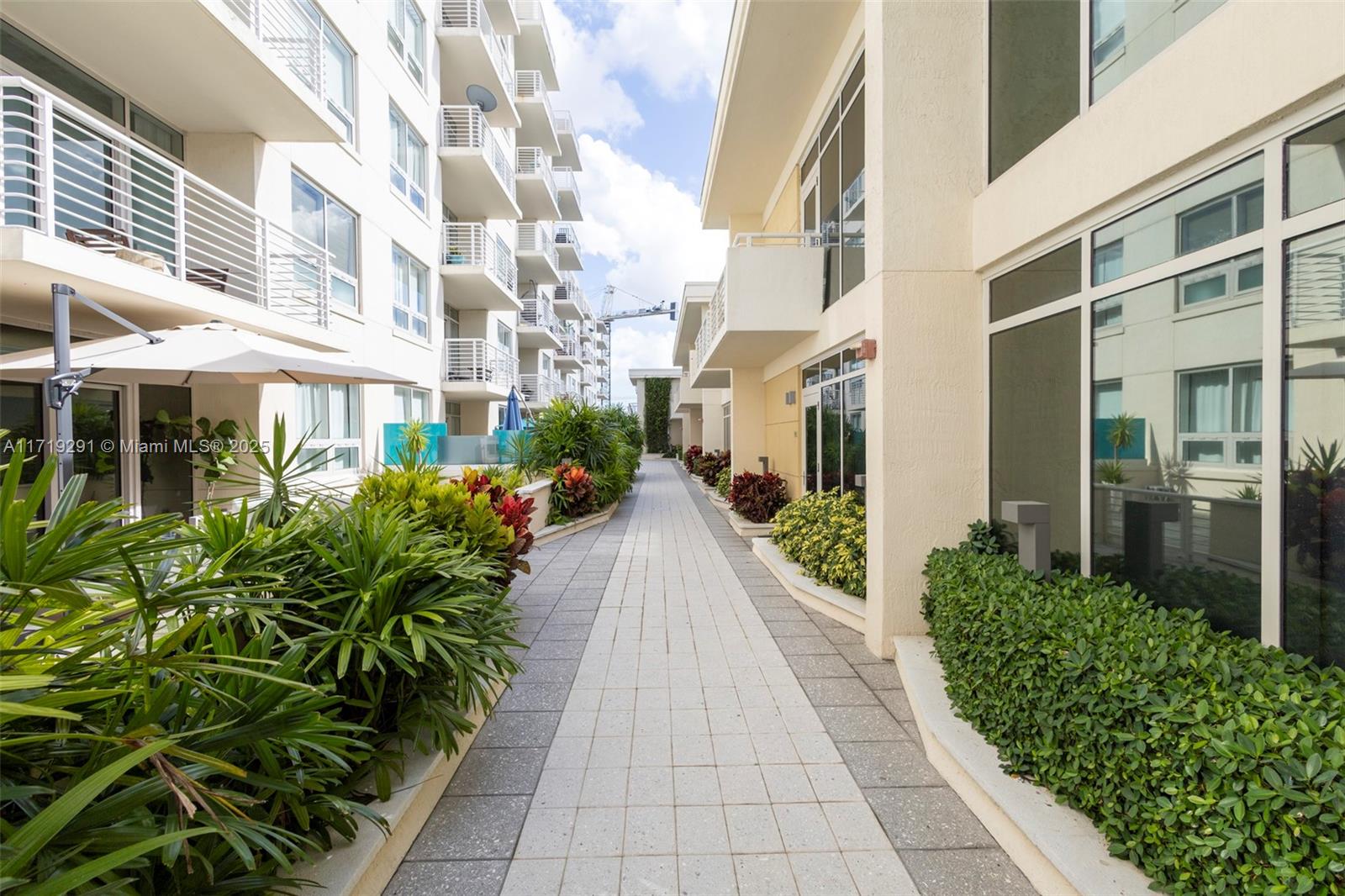 MIDBLOCK MIAMI CONDO - Residential