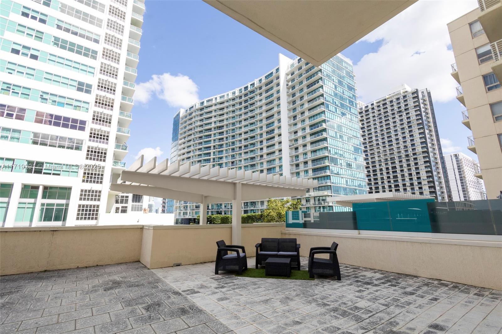 MIDBLOCK MIAMI CONDO - Residential