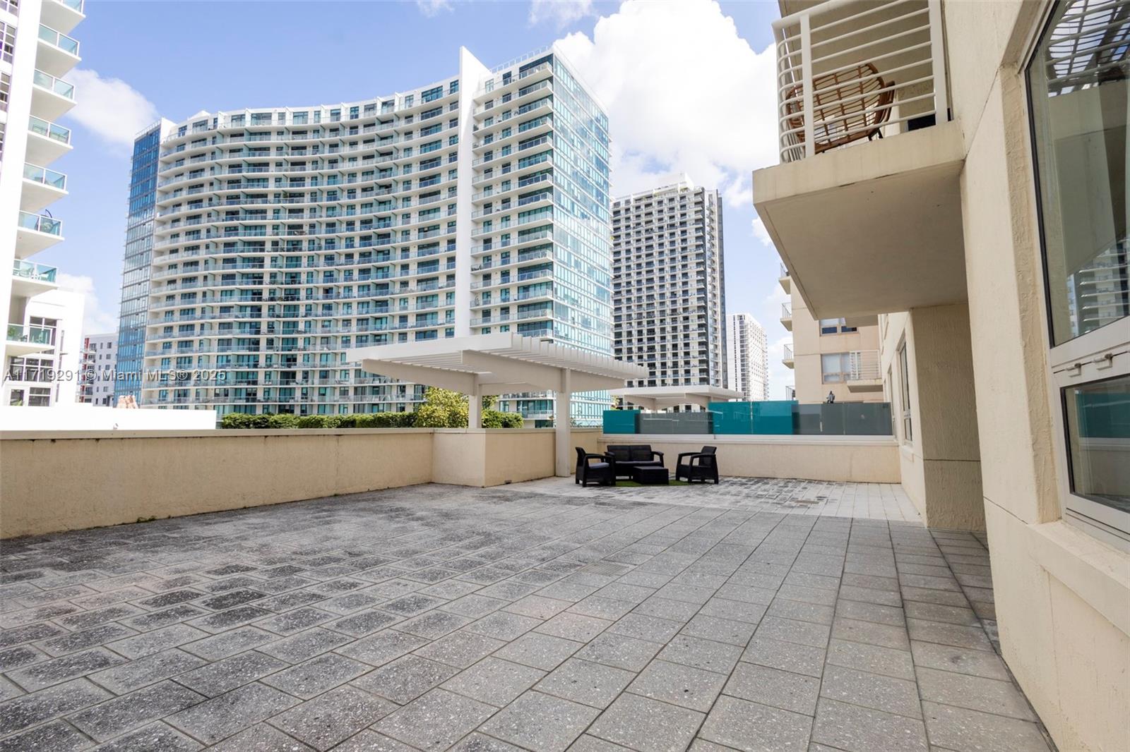MIDBLOCK MIAMI CONDO - Residential