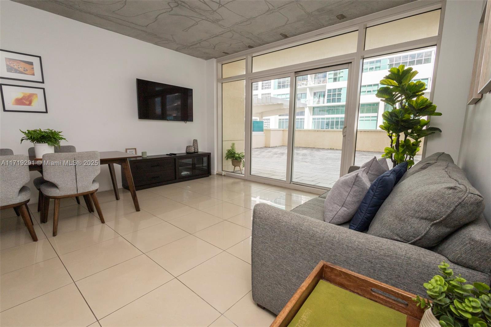 MIDBLOCK MIAMI CONDO - Residential