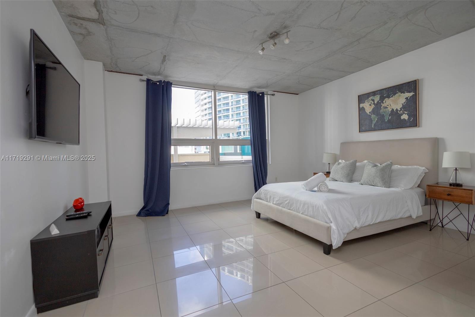 MIDBLOCK MIAMI CONDO - Residential