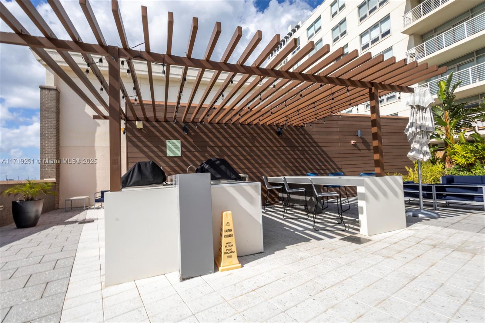 MIDBLOCK MIAMI CONDO - Residential