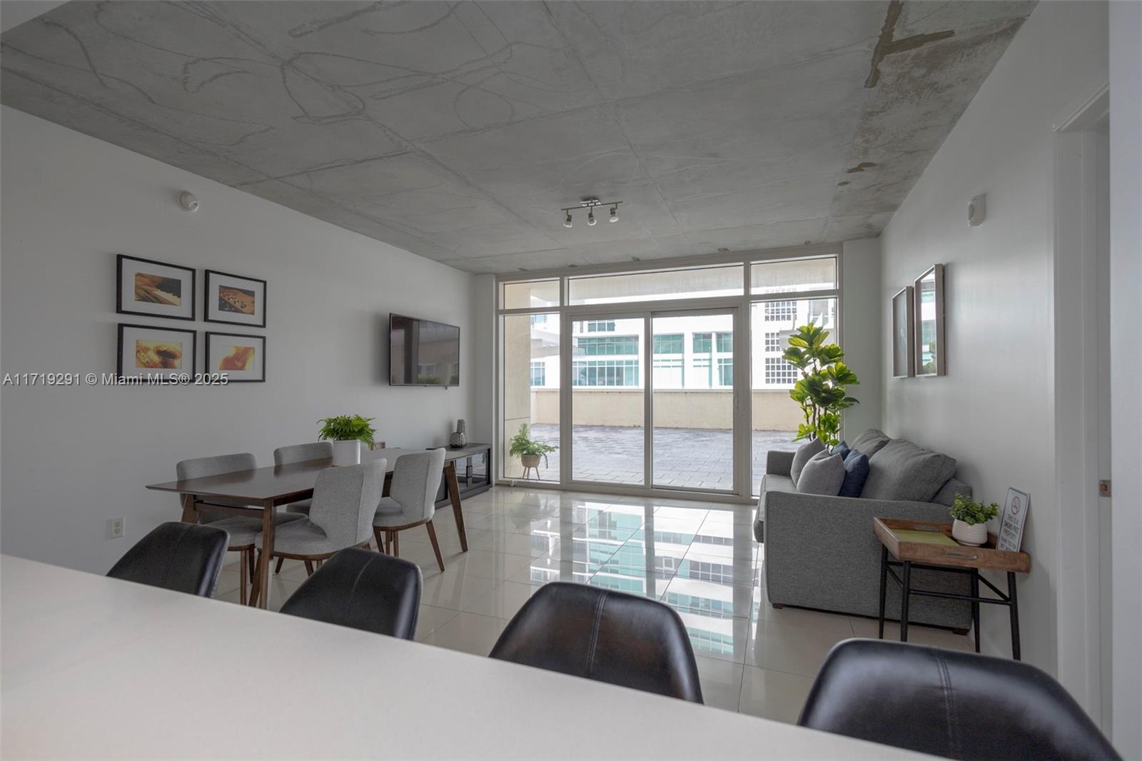 MIDBLOCK MIAMI CONDO - Residential
