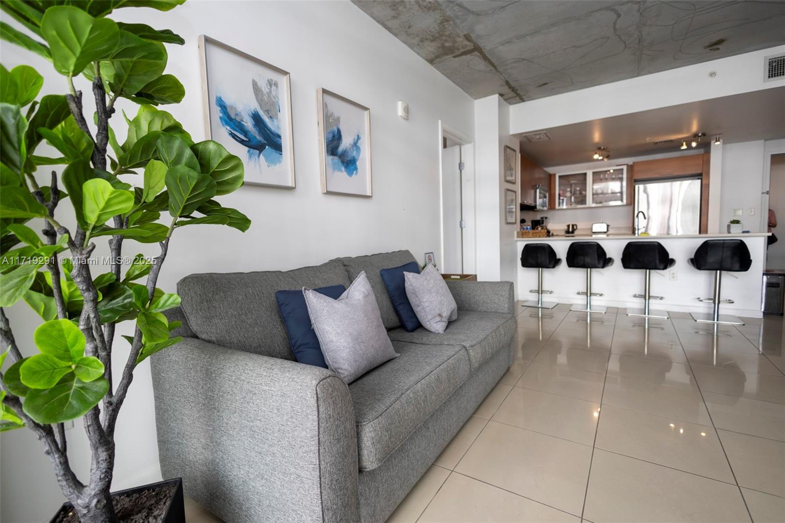 MIDBLOCK MIAMI CONDO - Residential
