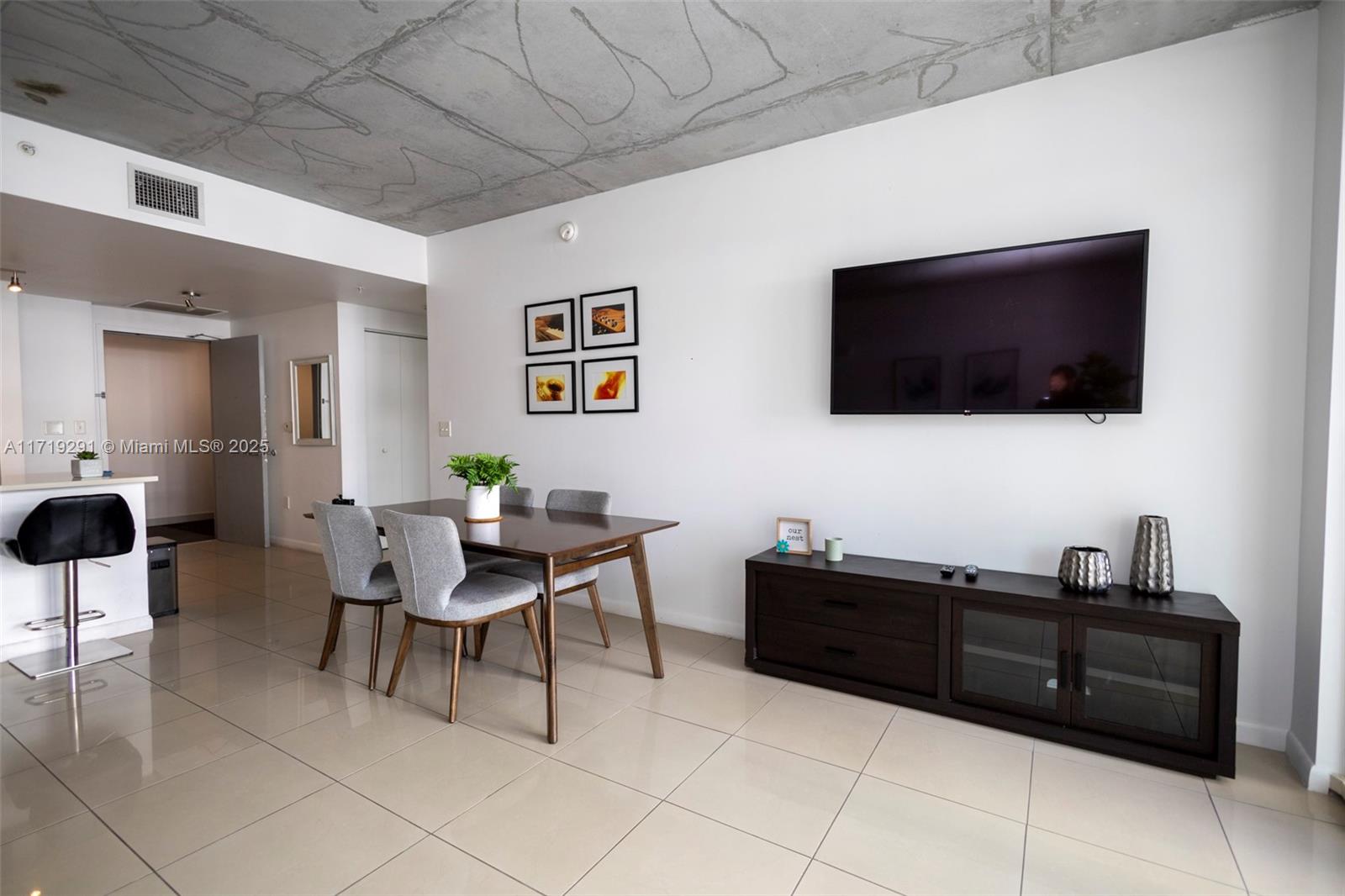 MIDBLOCK MIAMI CONDO - Residential