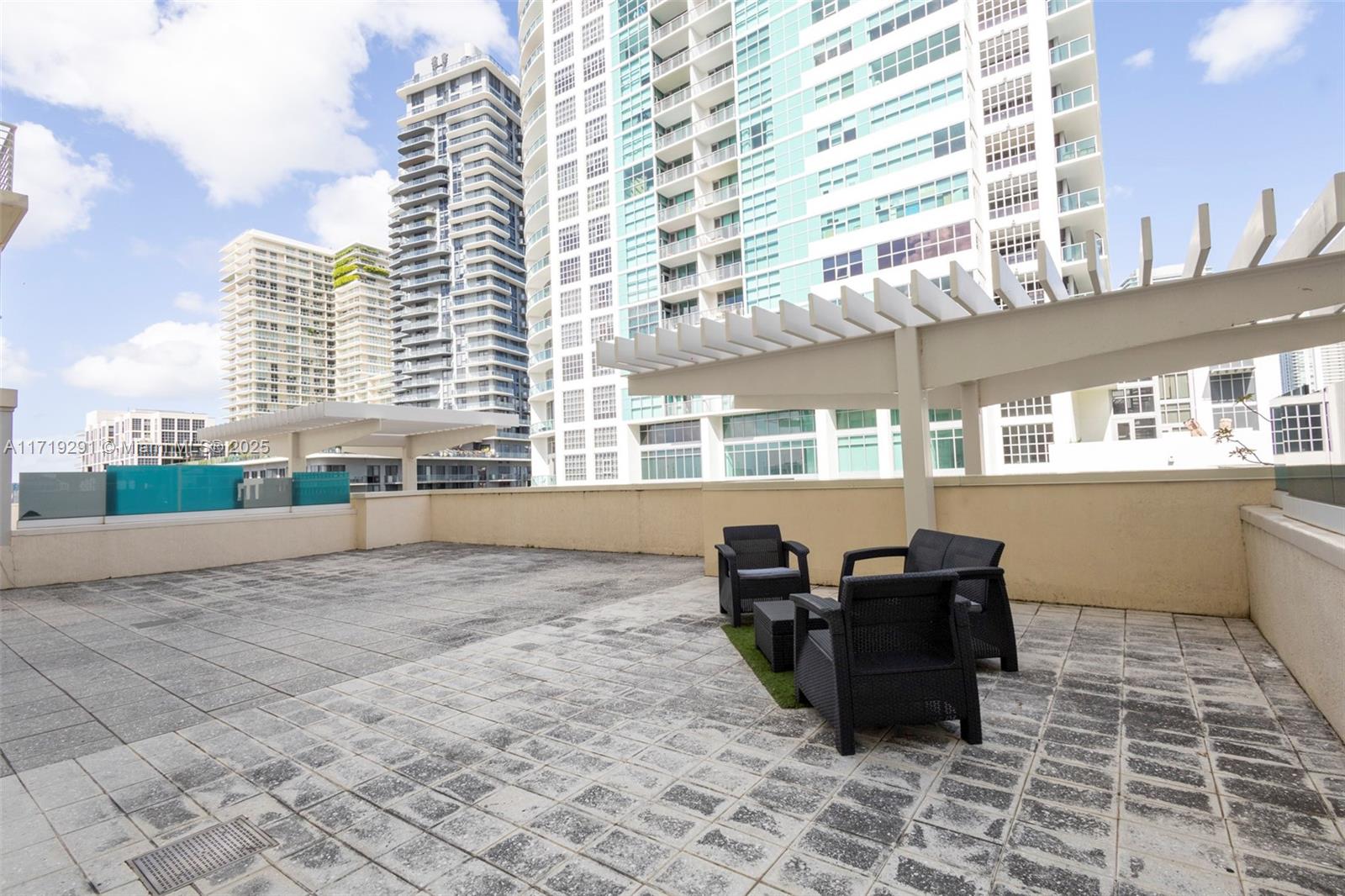 MIDBLOCK MIAMI CONDO - Residential