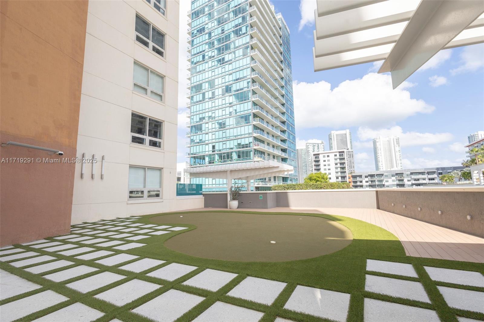 MIDBLOCK MIAMI CONDO - Residential