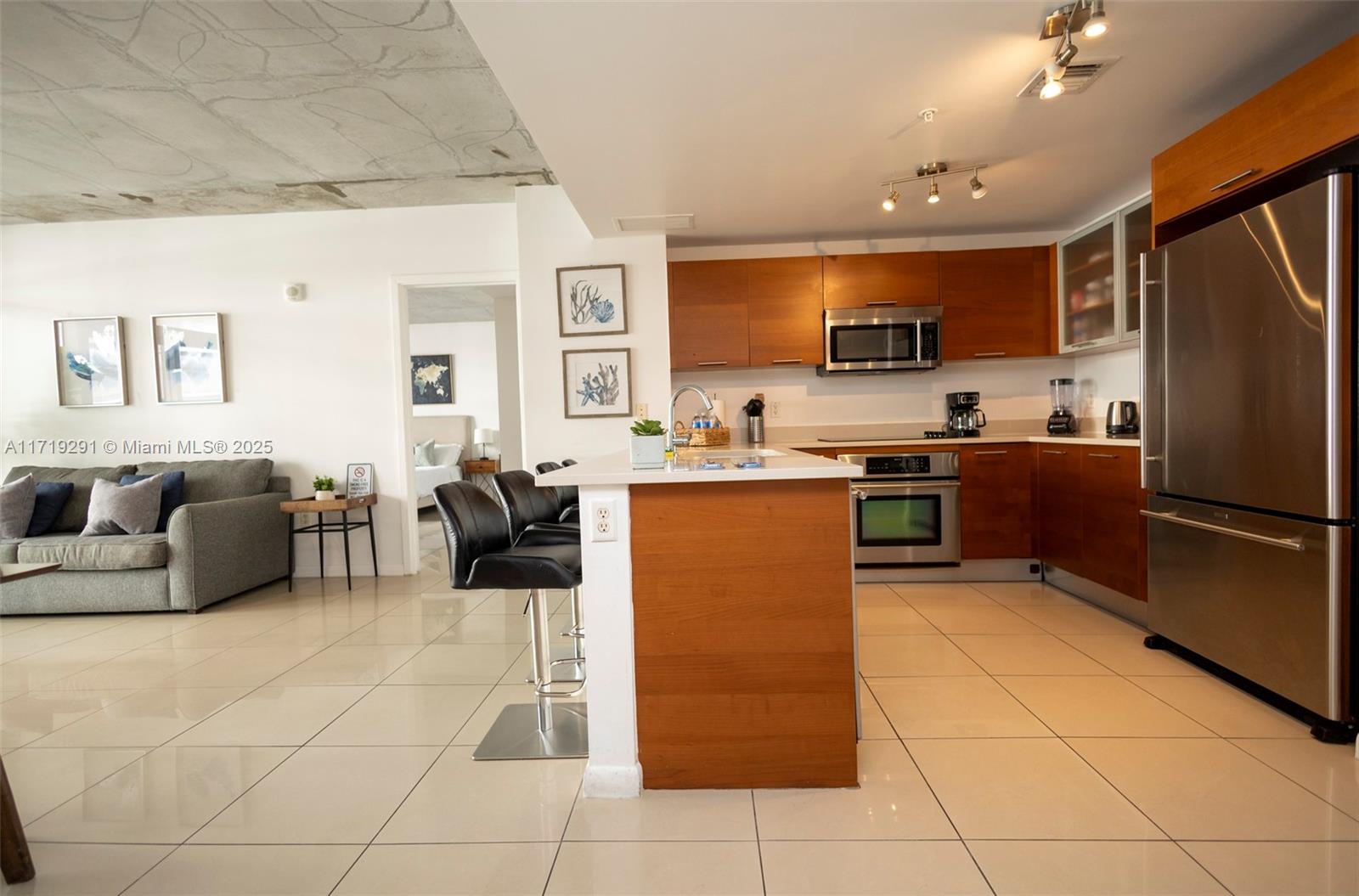 MIDBLOCK MIAMI CONDO - Residential