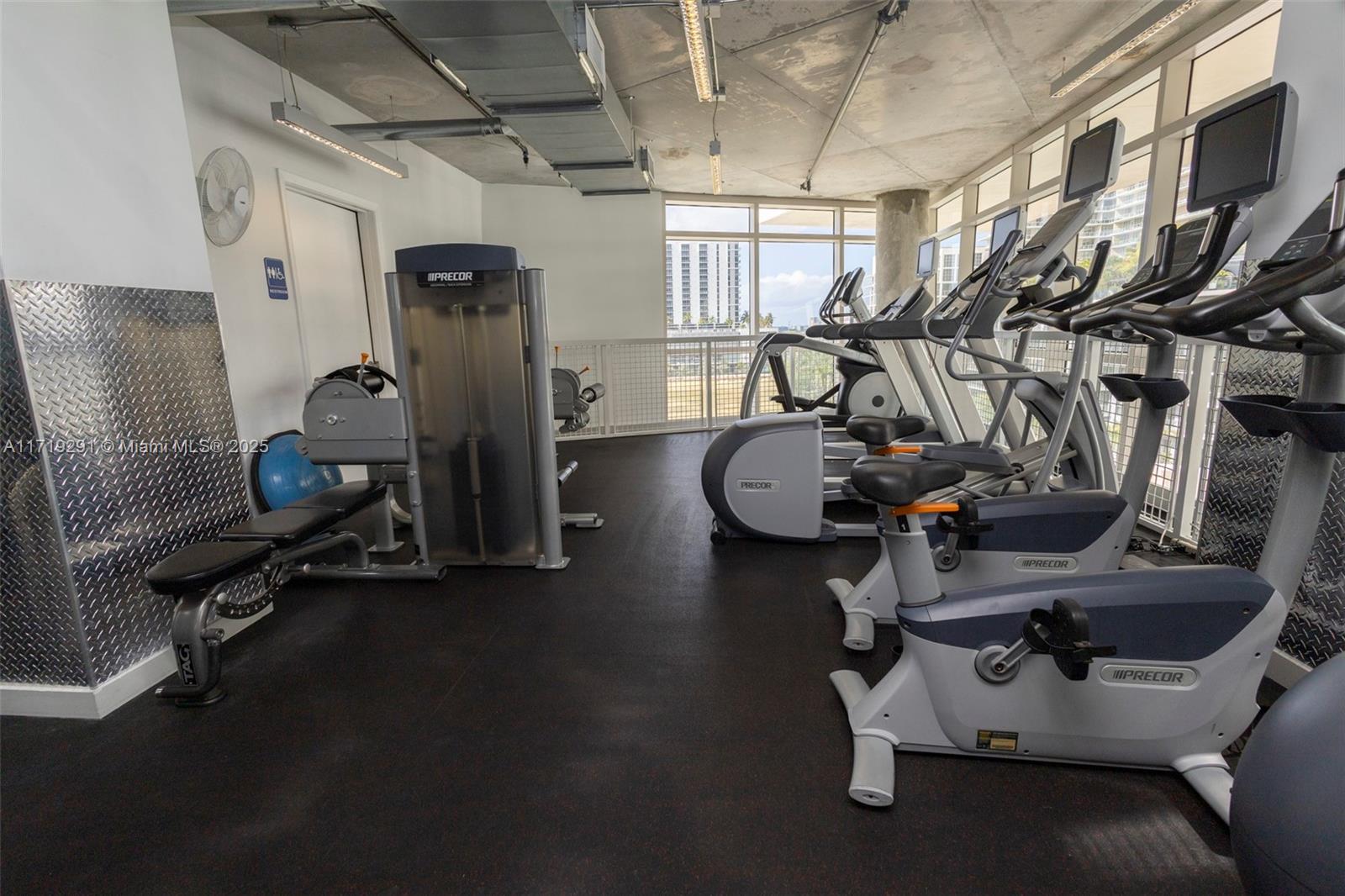 MIDBLOCK MIAMI CONDO - Residential