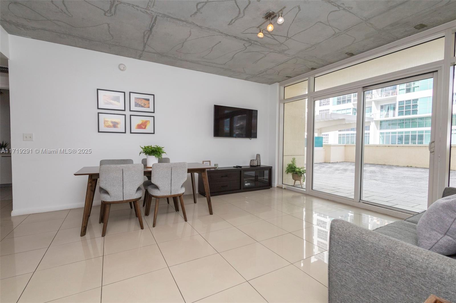 MIDBLOCK MIAMI CONDO - Residential