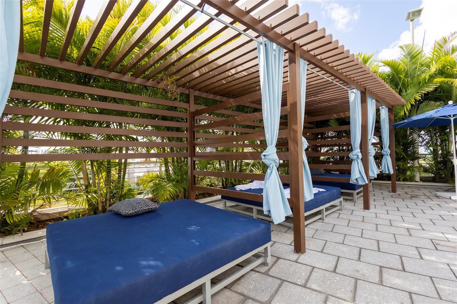 MIDBLOCK MIAMI CONDO - Residential