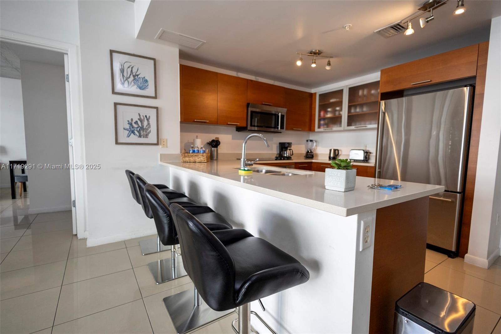 MIDBLOCK MIAMI CONDO - Residential