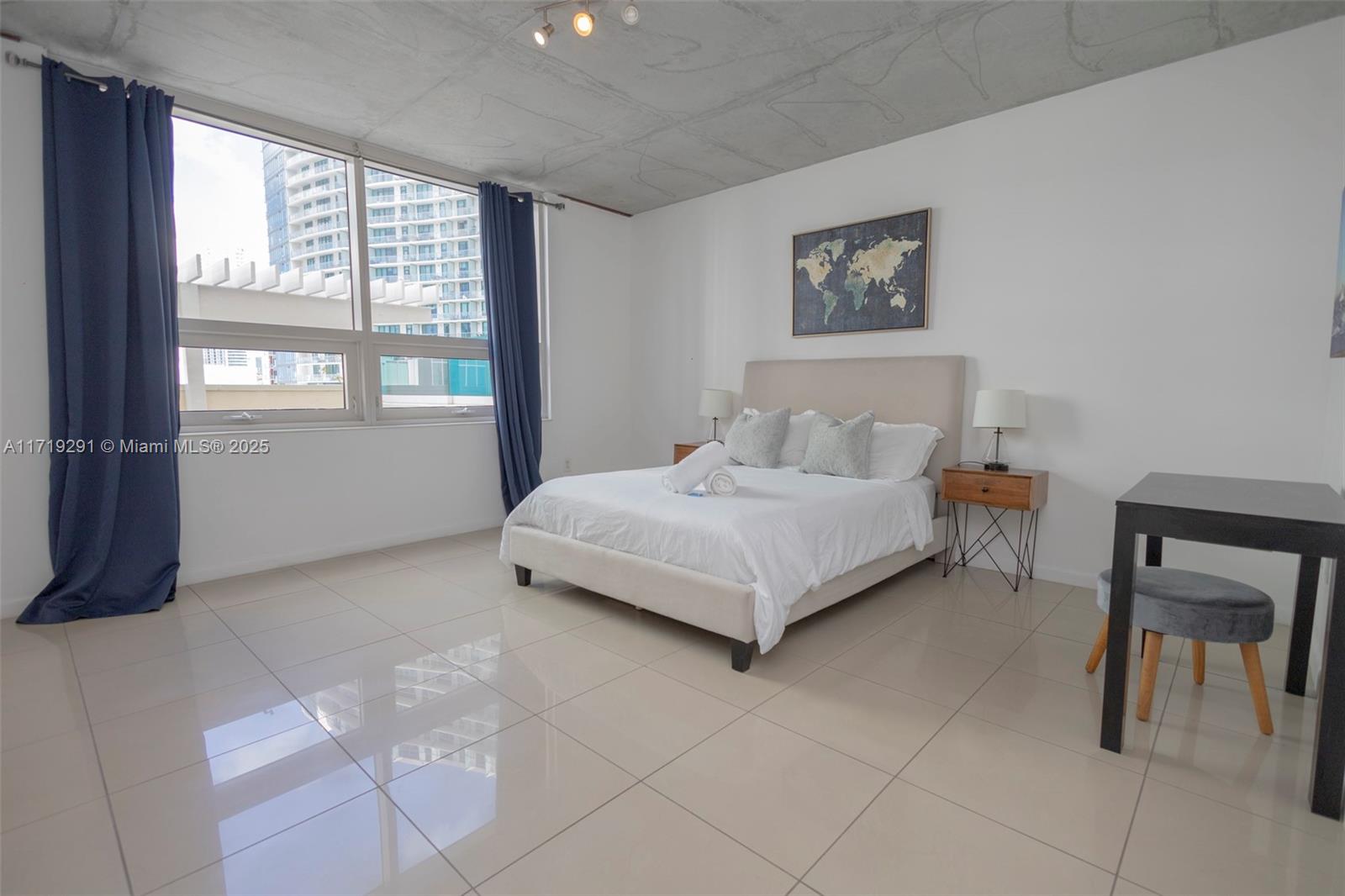 MIDBLOCK MIAMI CONDO - Residential