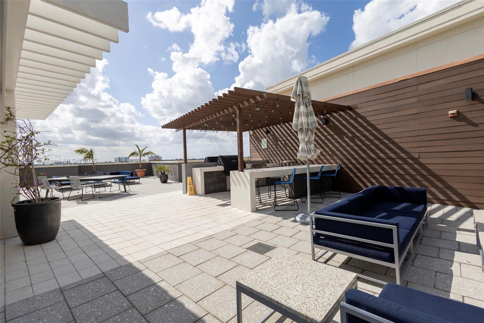 MIDBLOCK MIAMI CONDO - Residential