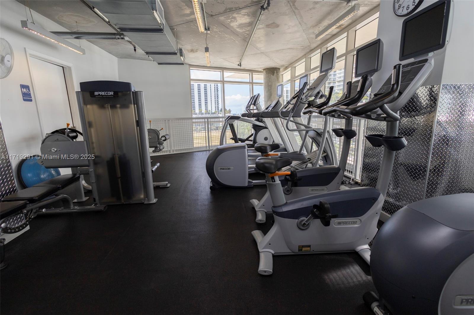 MIDBLOCK MIAMI CONDO - Residential