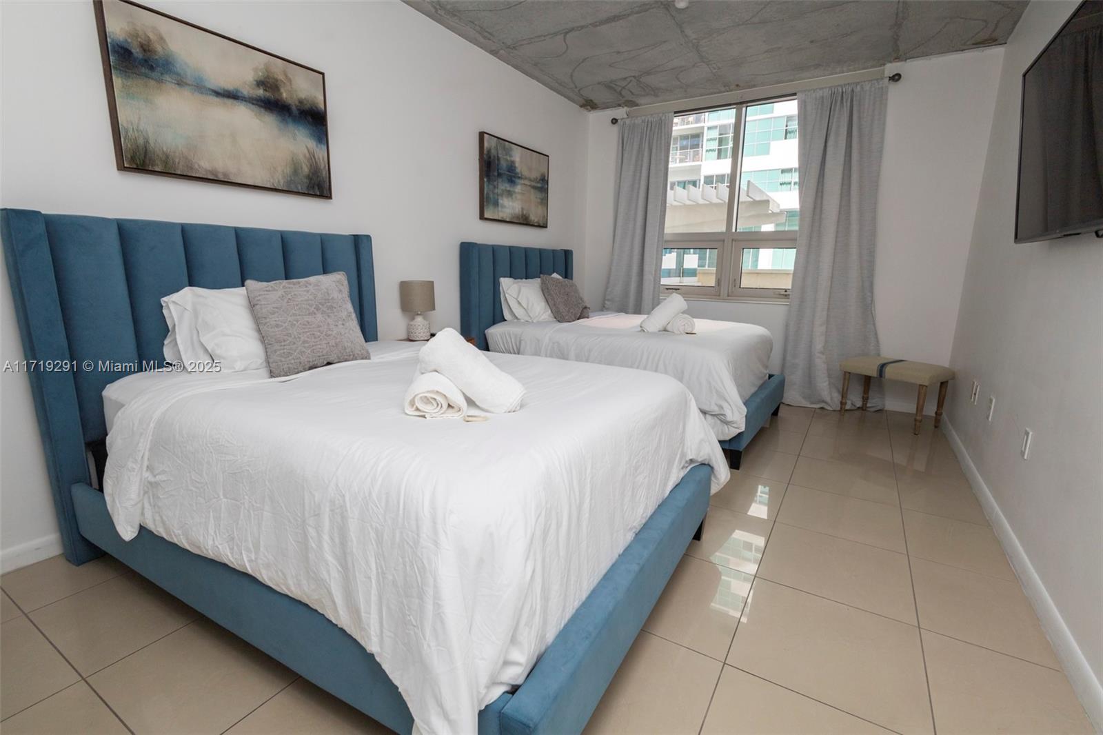 MIDBLOCK MIAMI CONDO - Residential