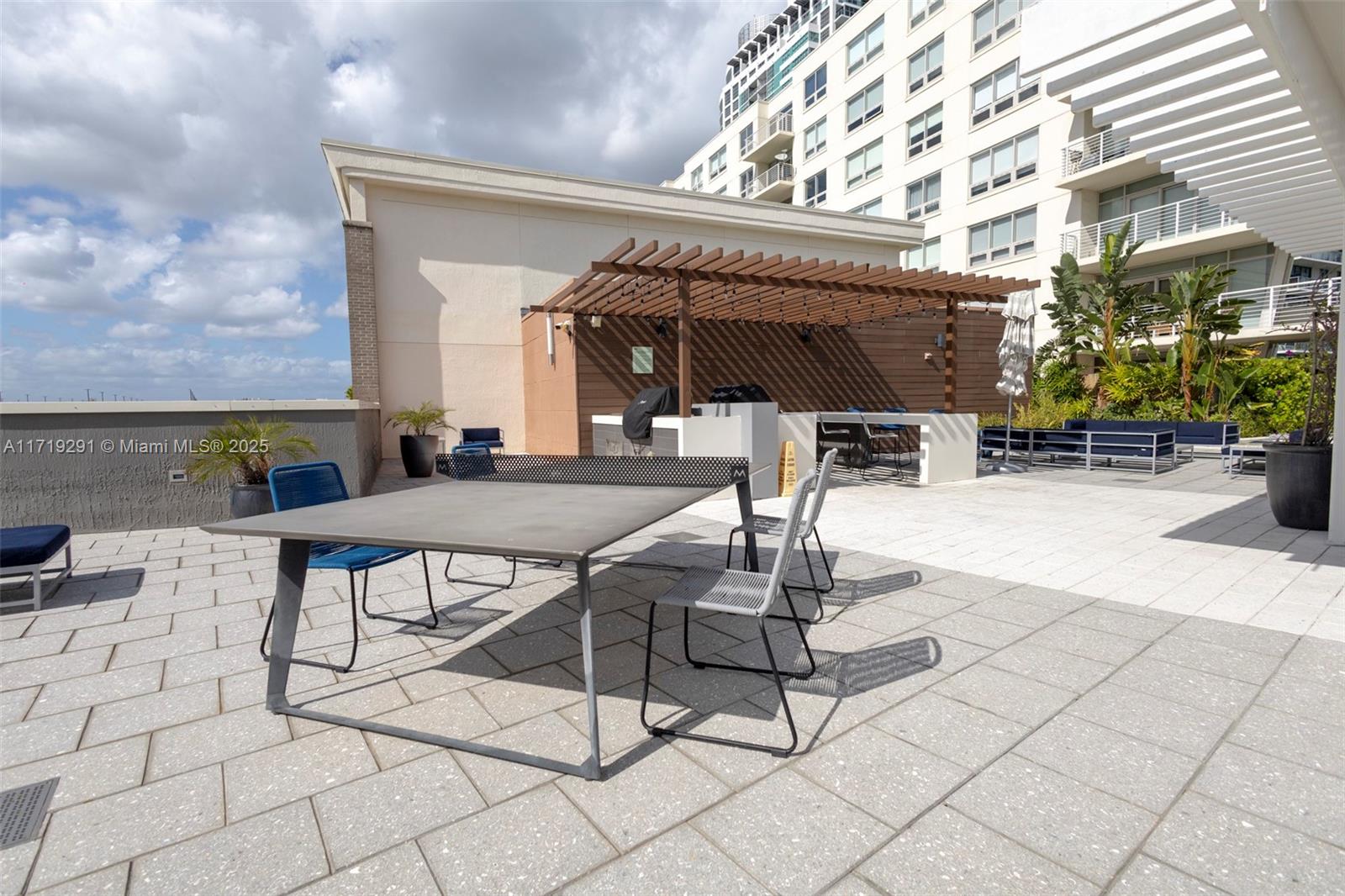 MIDBLOCK MIAMI CONDO - Residential