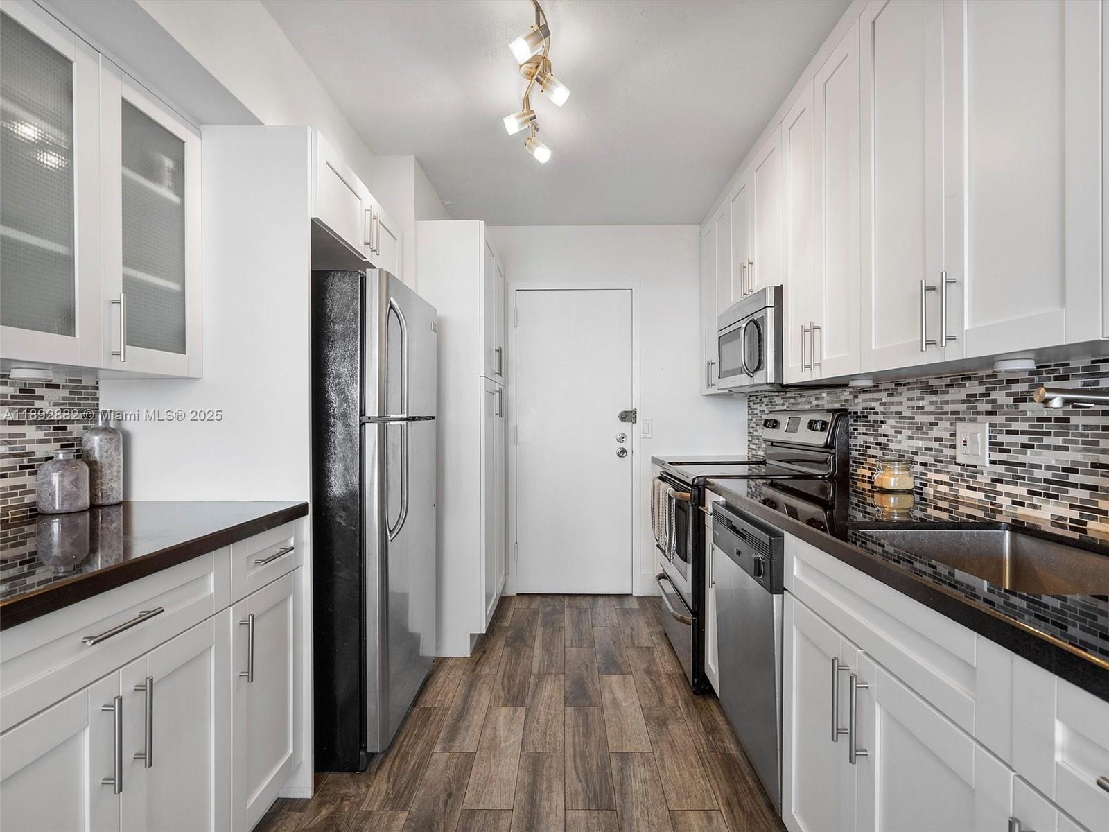 QUADOMAIN TOWER I AND IV - Residential Lease