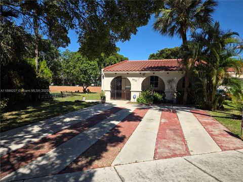 6923 Holly Rd Miami Lakes FL 33014