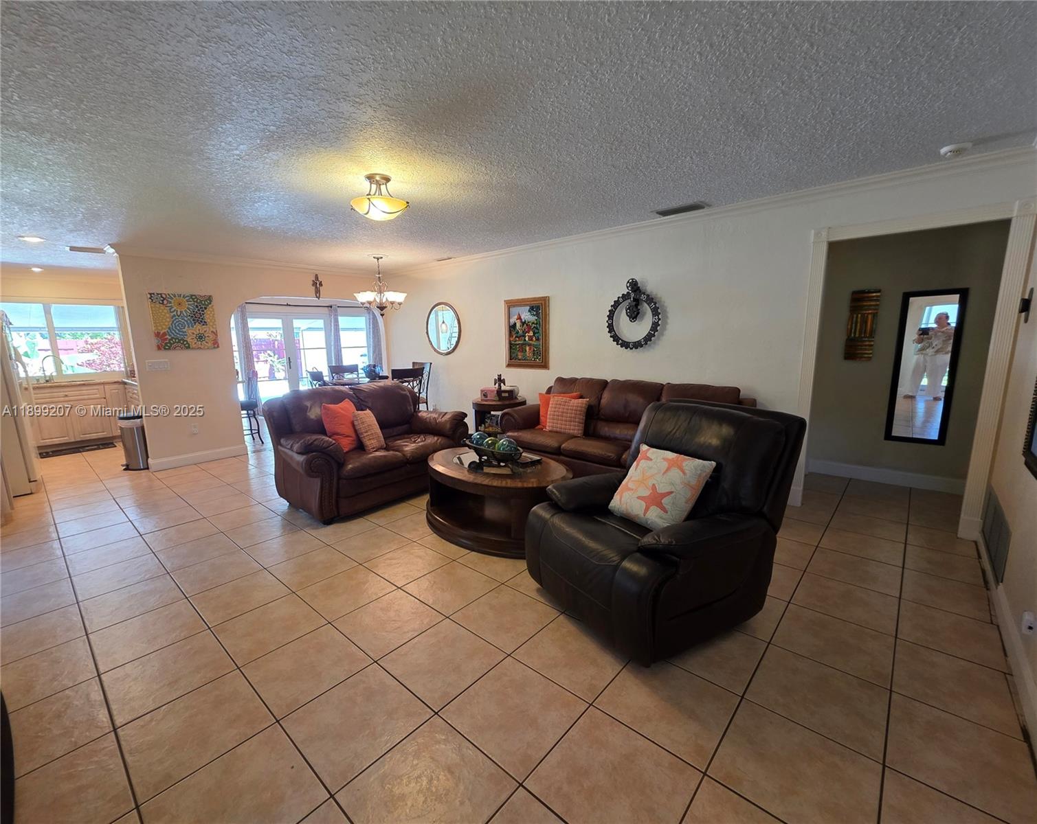 6923 Holly Rd