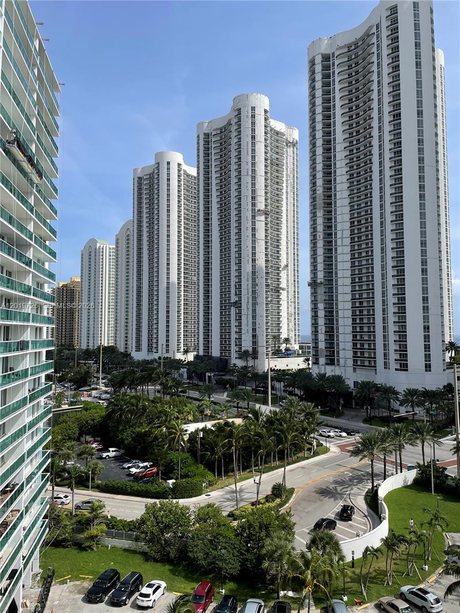 100 Bayview Dr 1012