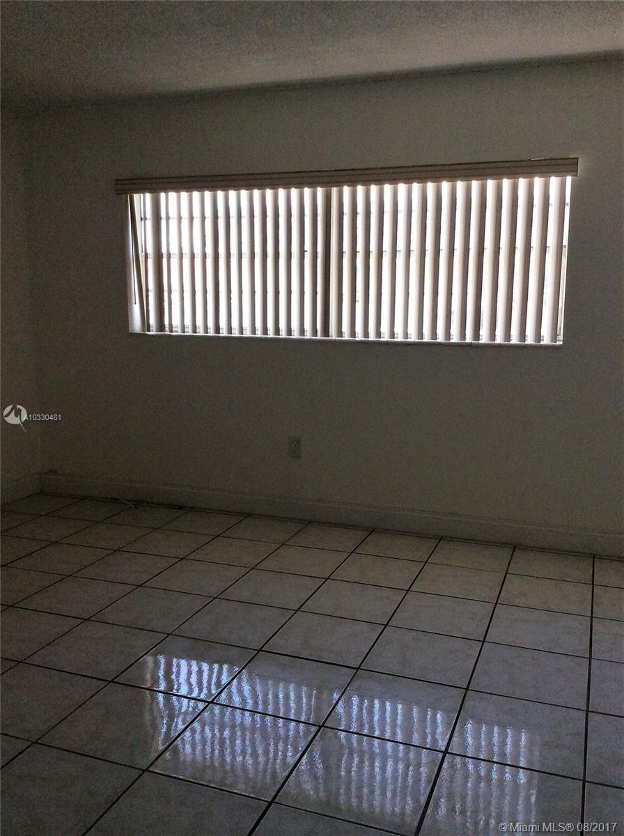 THE LOFTS TOWN VILLAS CON - Residential Lease