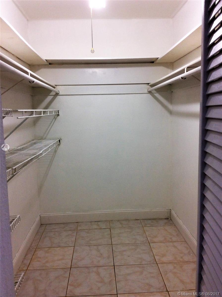 THE LOFTS TOWN VILLAS CON - Residential Lease