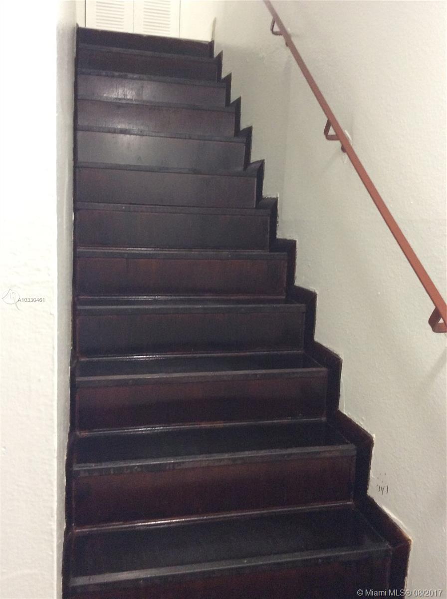 THE LOFTS TOWN VILLAS CON - Residential Lease