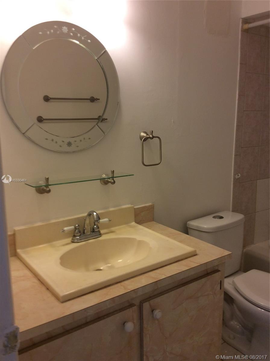 THE LOFTS TOWN VILLAS CON - Residential Lease