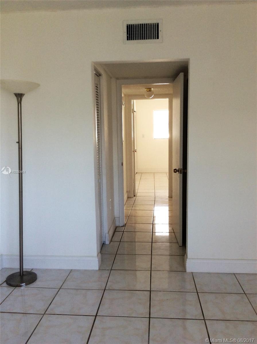 THE LOFTS TOWN VILLAS CON - Residential Lease