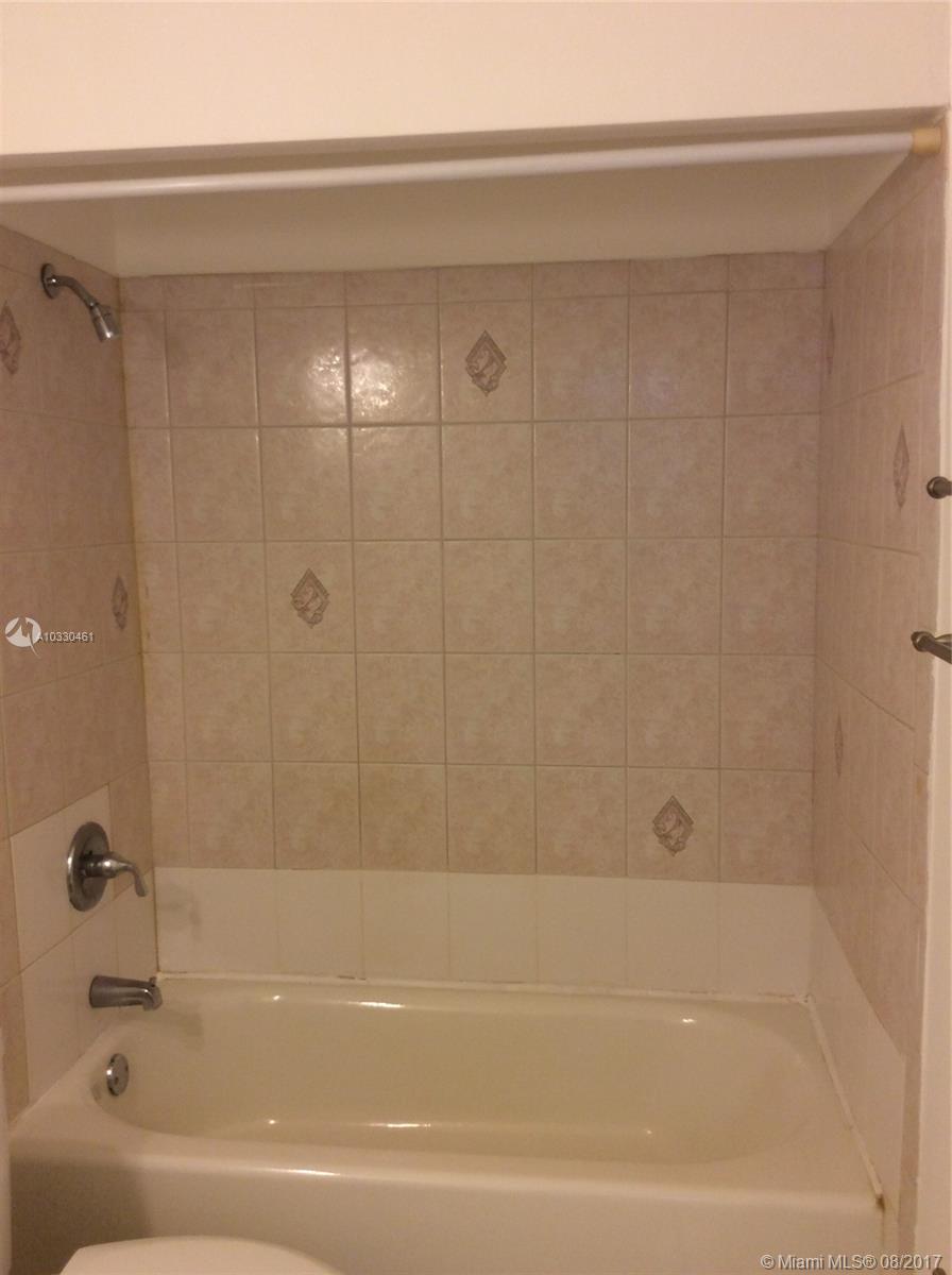 THE LOFTS TOWN VILLAS CON - Residential Lease