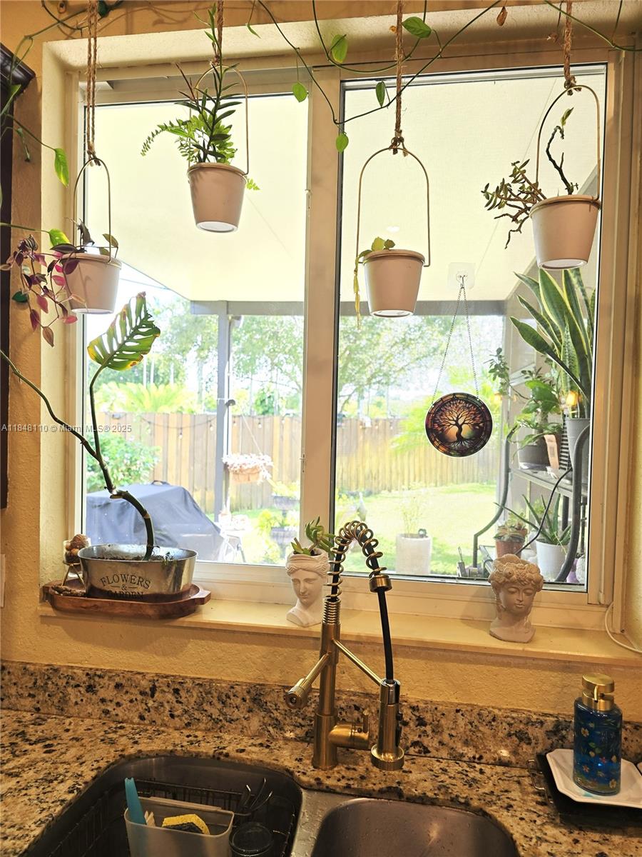 REDLAND REEF - Residential