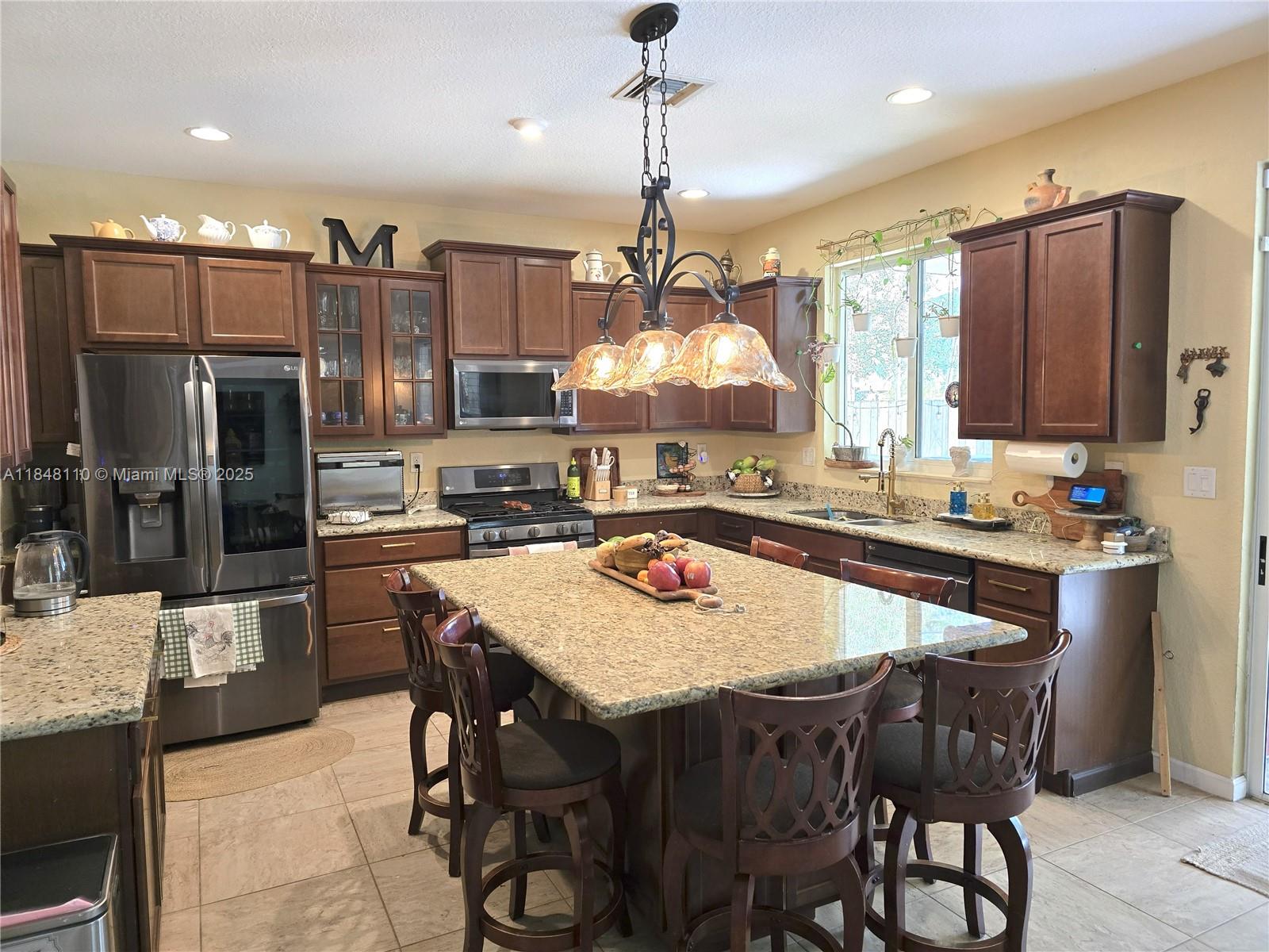 REDLAND REEF - Residential