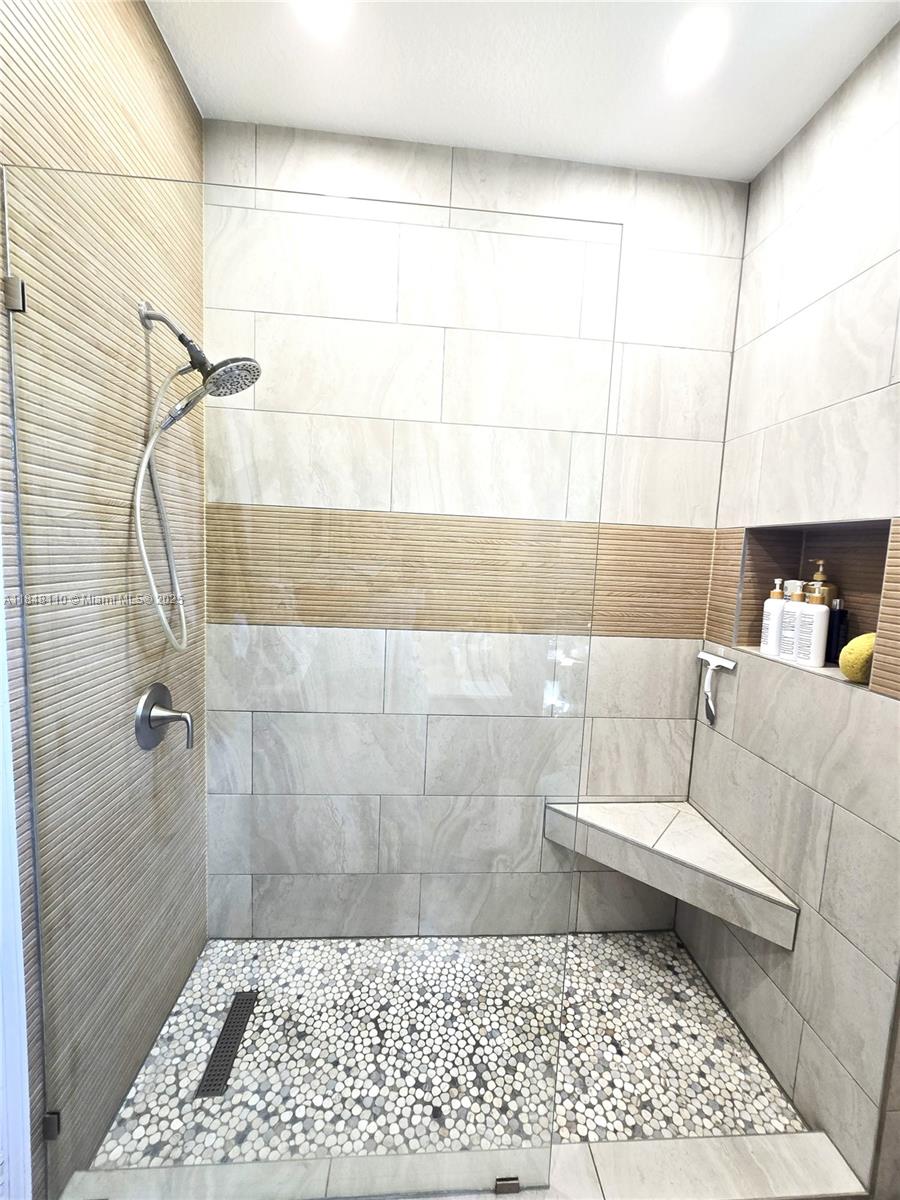 REDLAND REEF - Residential