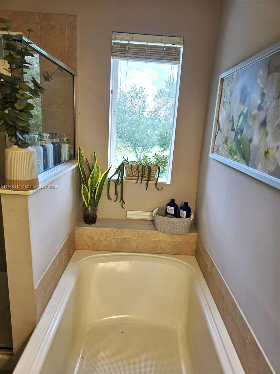 REDLAND REEF - Residential