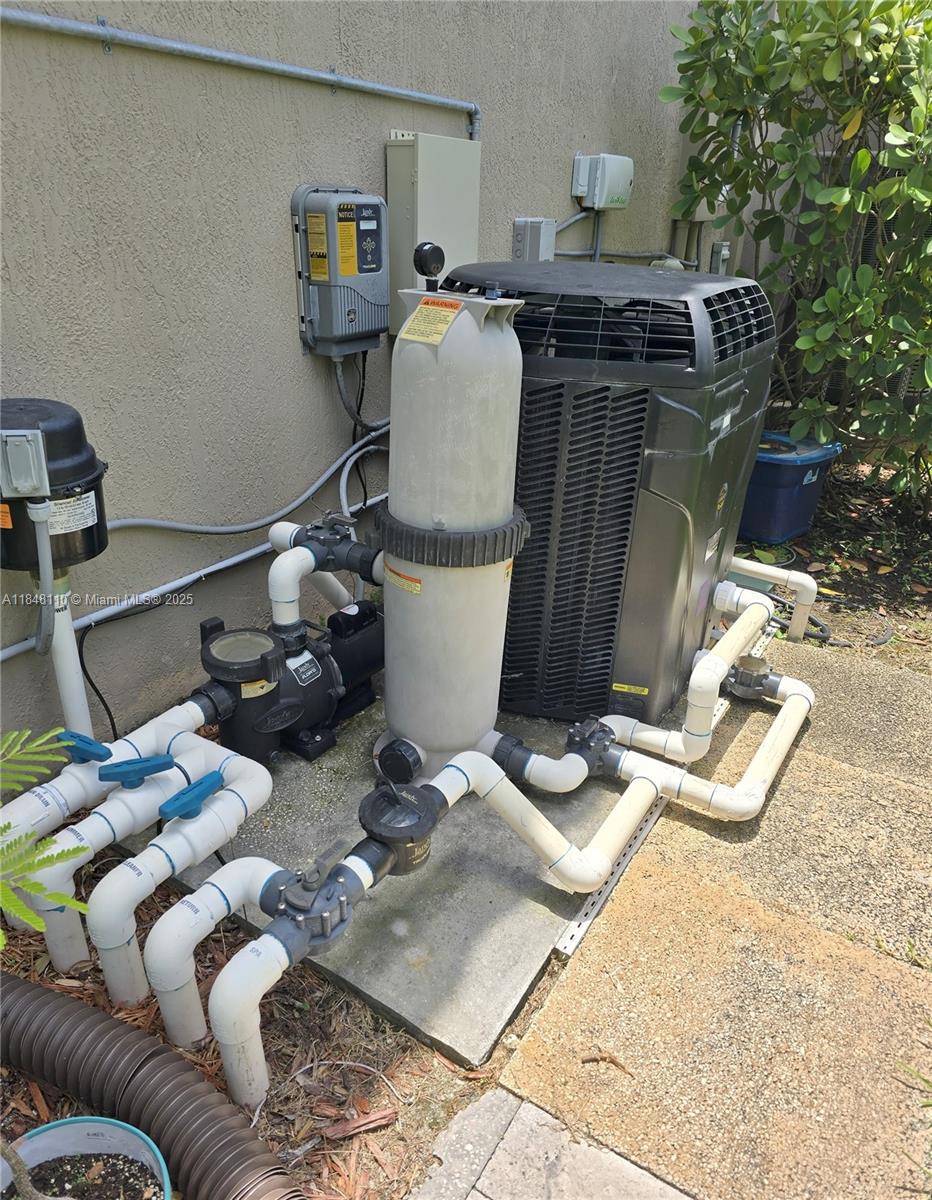 REDLAND REEF - Residential