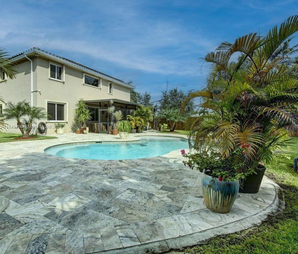 REDLAND REEF - Residential