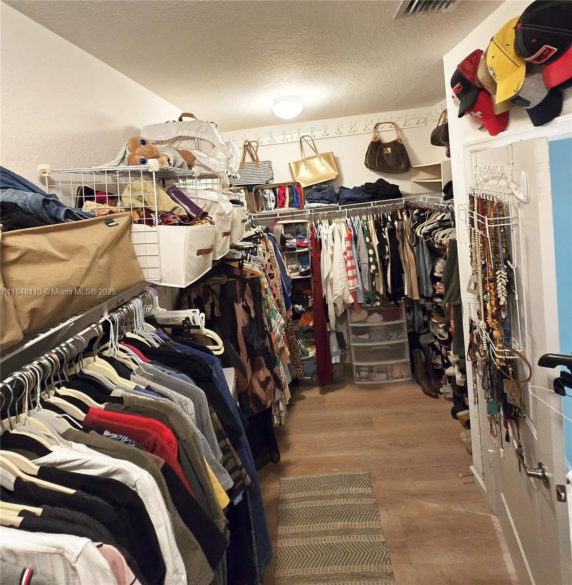 REDLAND REEF - Residential