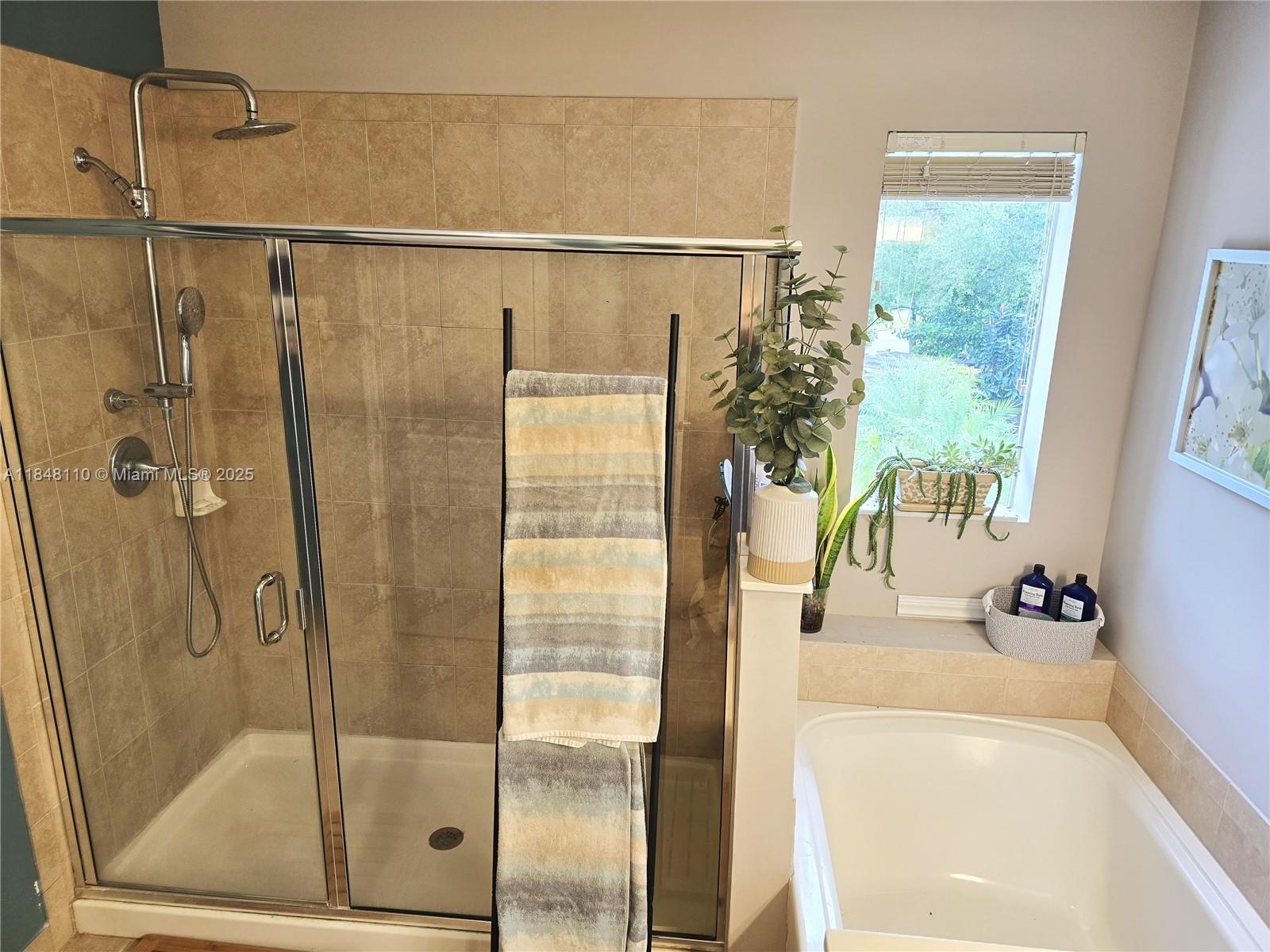 REDLAND REEF - Residential