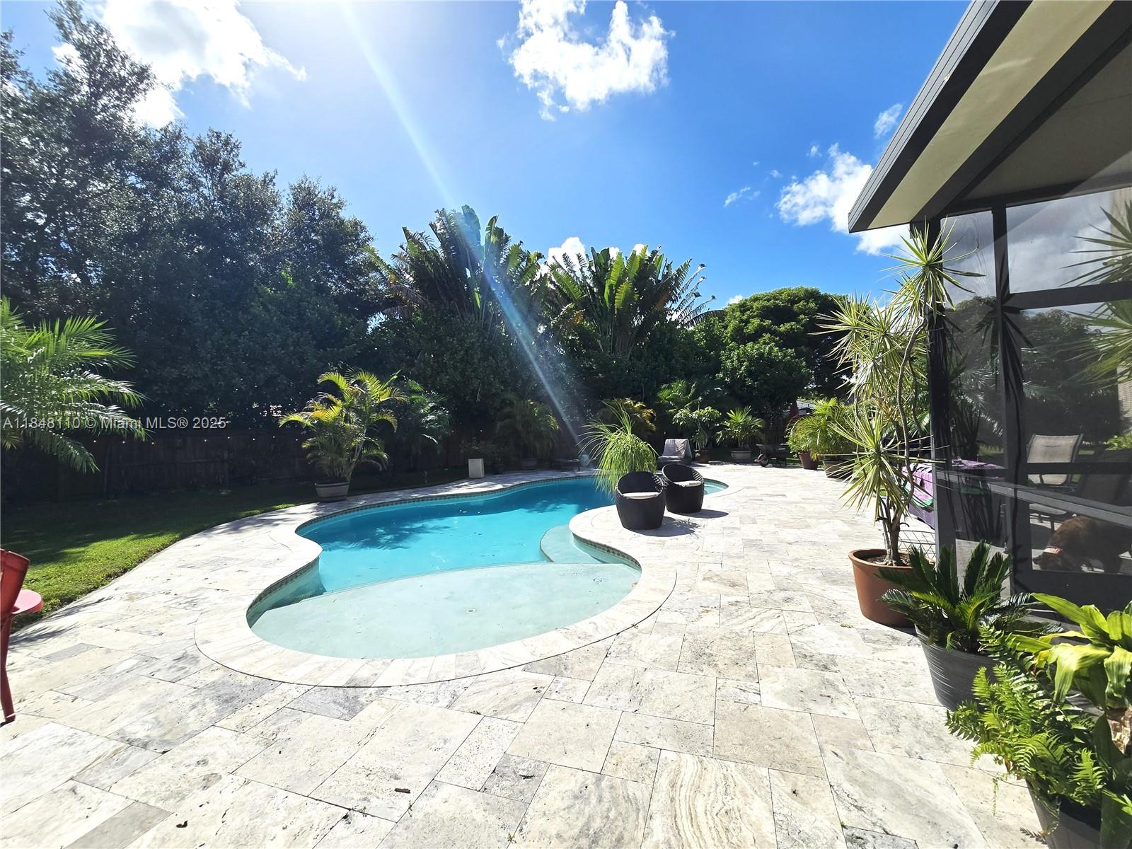 REDLAND REEF - Residential