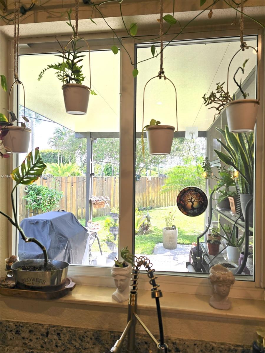 REDLAND REEF - Residential