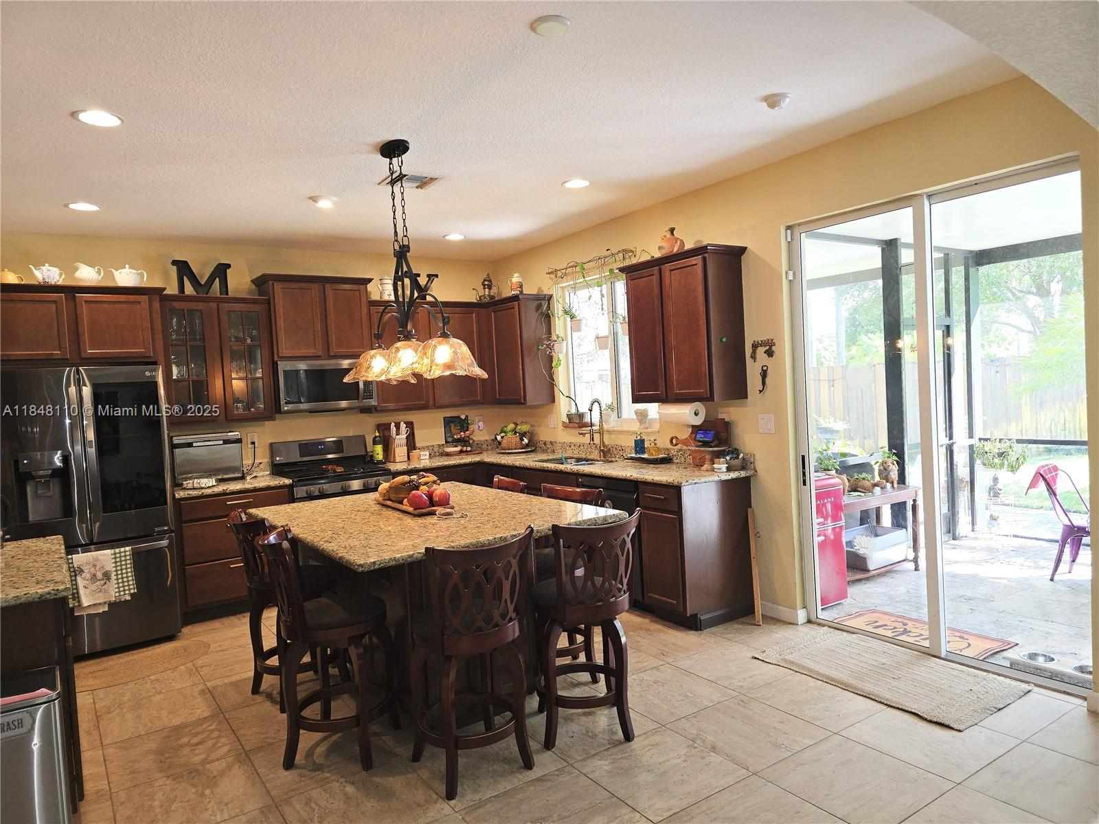 REDLAND REEF - Residential