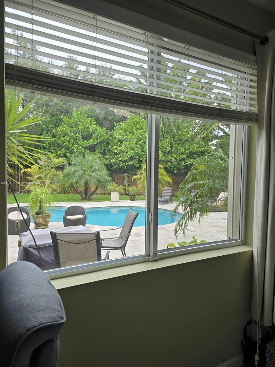 REDLAND REEF - Residential