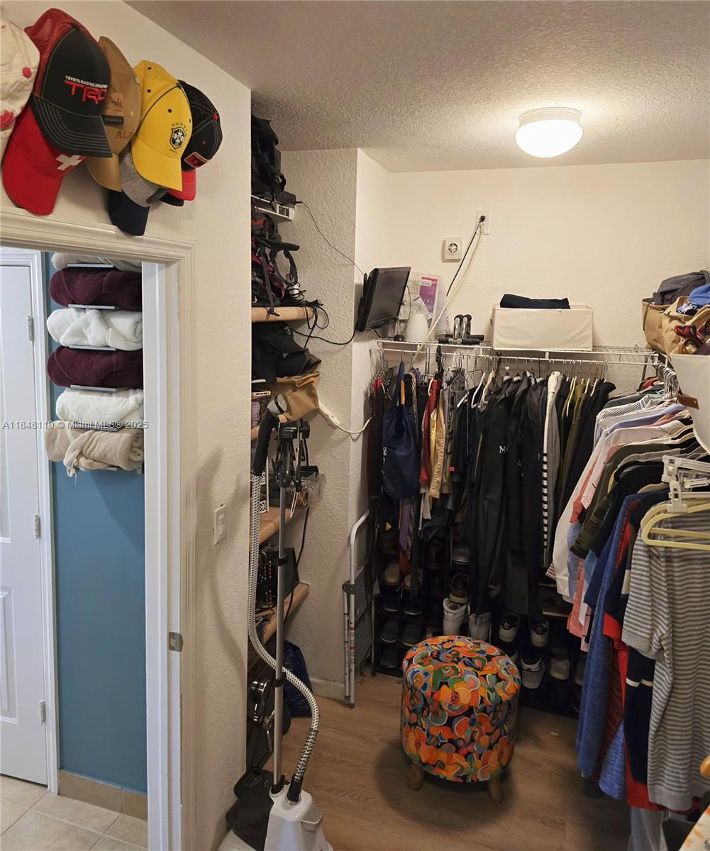 REDLAND REEF - Residential