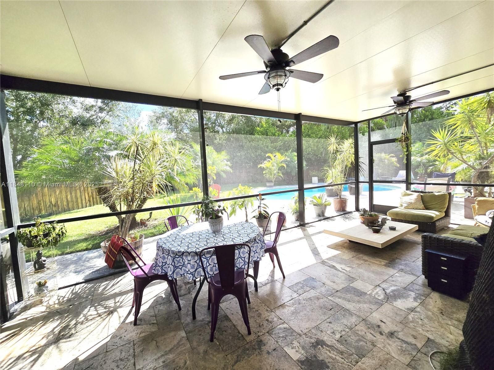 REDLAND REEF - Residential