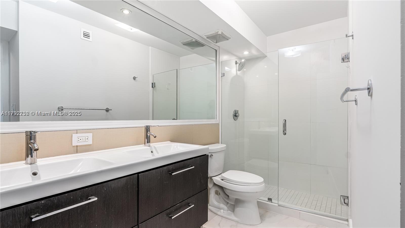 100 Bayview Dr 829