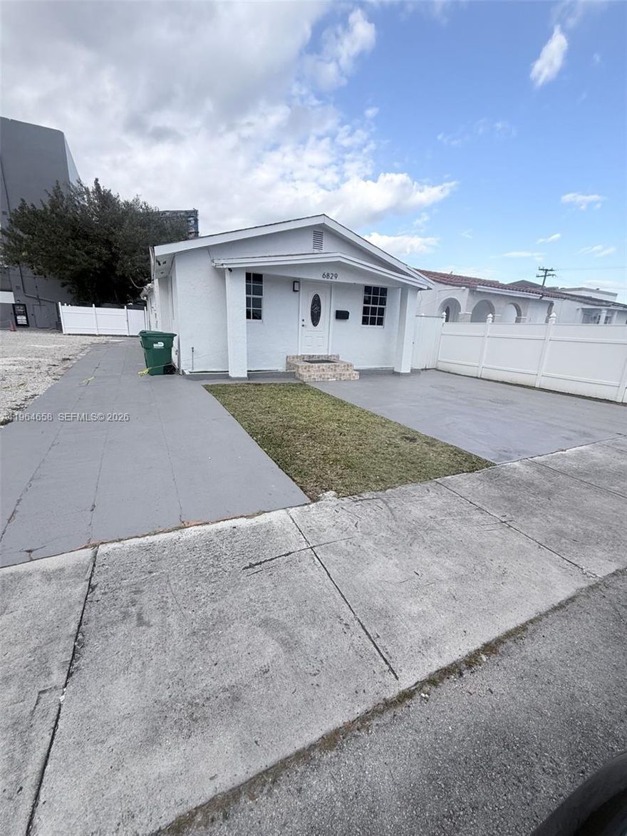 Great property with remodeled kitchen & bathroom, spacious bedrooms, and lots of potential! Conveniently near Palmetto Highway, schools, shopping, and more. Perfect to live in or invest—don’t miss out!